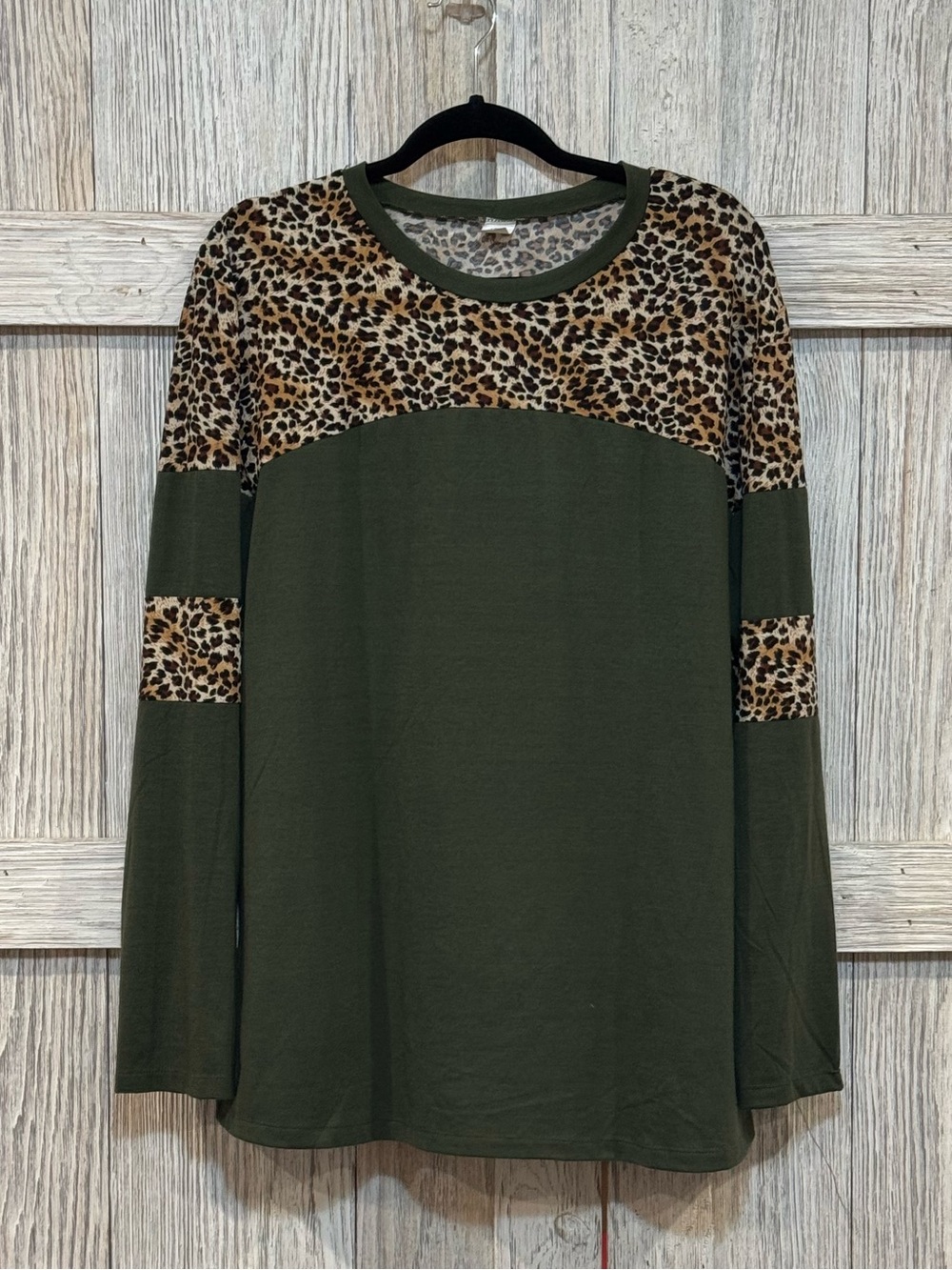 Sunshine and Rodeo Olive Green Leopard Accent Long Sleeve Top sz 2 XL